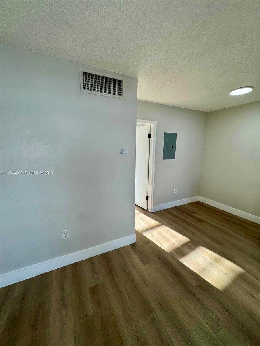 Small Image of 1720 CLEVELAND ST #203W, Hollywood Number 12