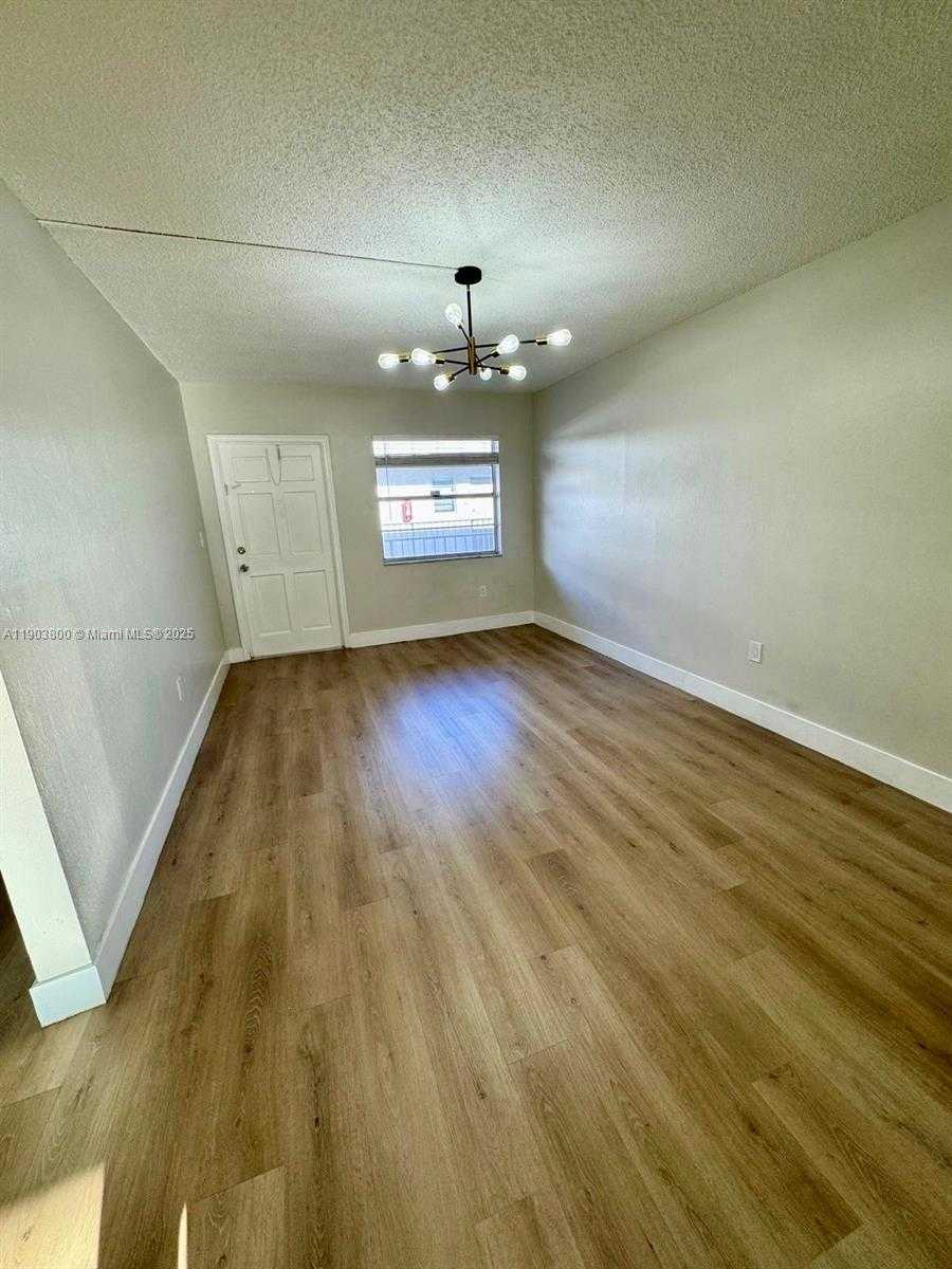 Small Image of 1720 CLEVELAND ST #203W, Hollywood Number 8