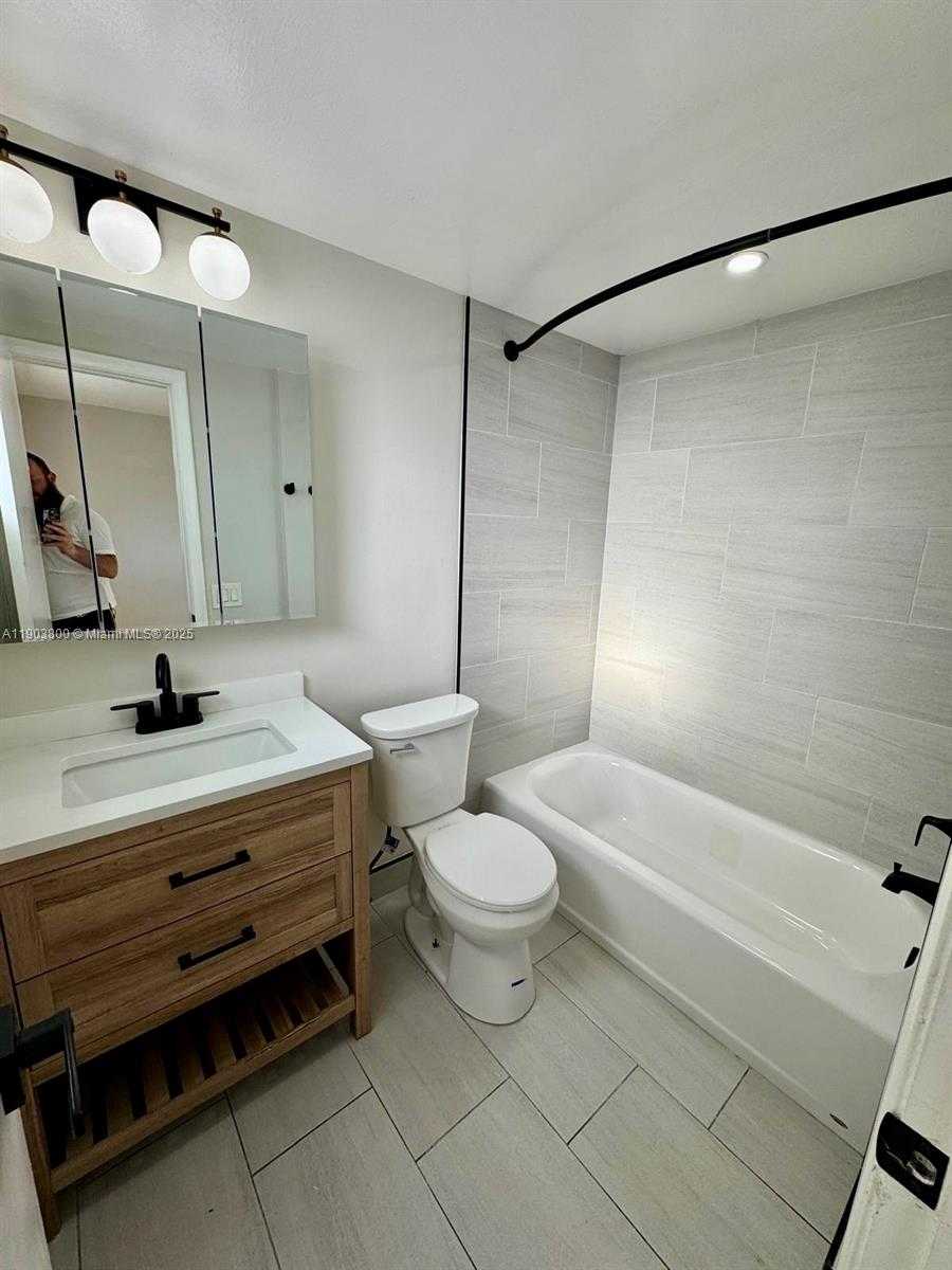 Small Image of 1720 CLEVELAND ST #203W, Hollywood Number 9