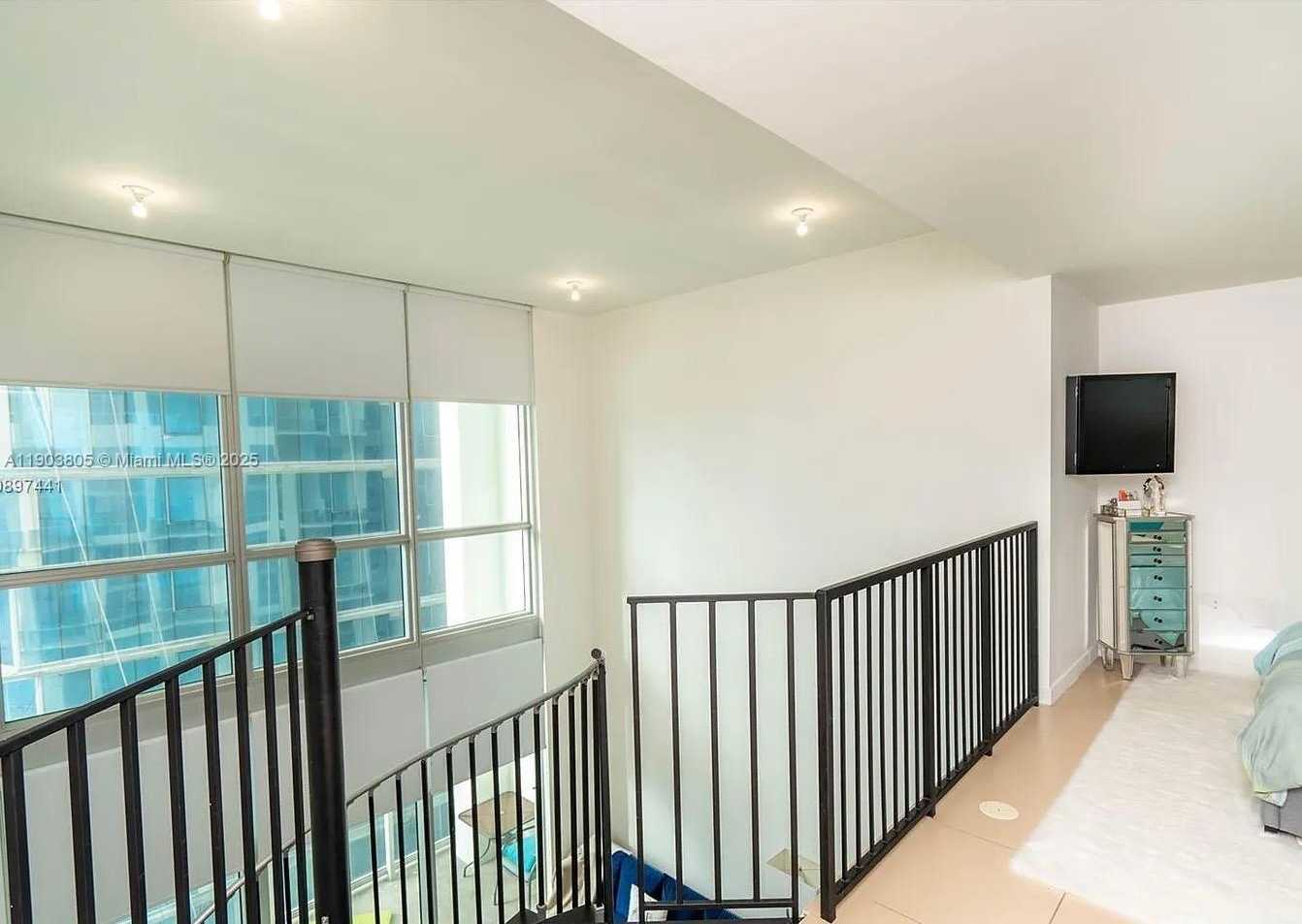 Small Image of 300 SOUTH BISCAYNE BLVD #L-1208, Miami Number 7