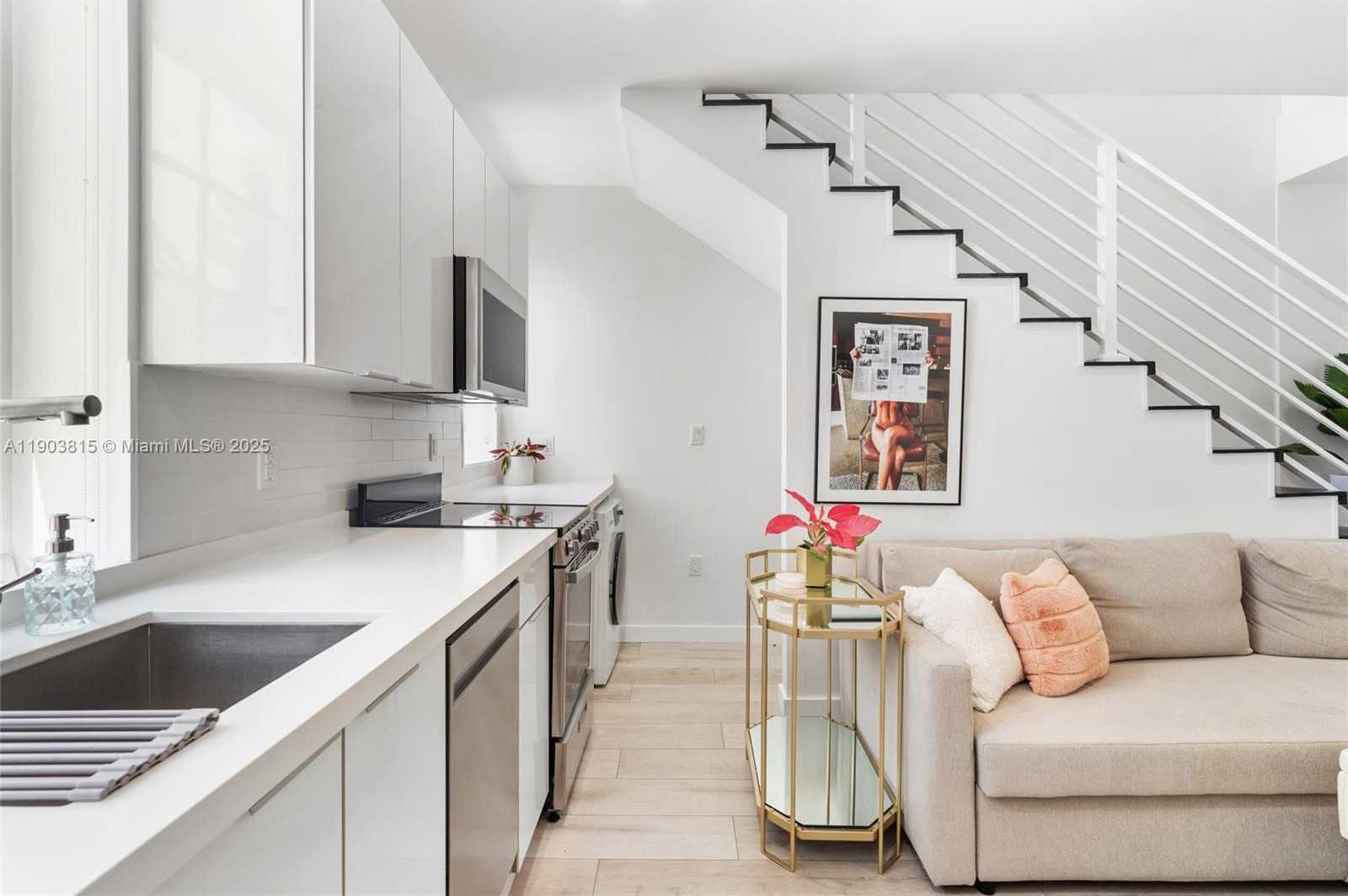 Small Image of 1610 EUCLID AVE #A110, Miami Beach Number 2