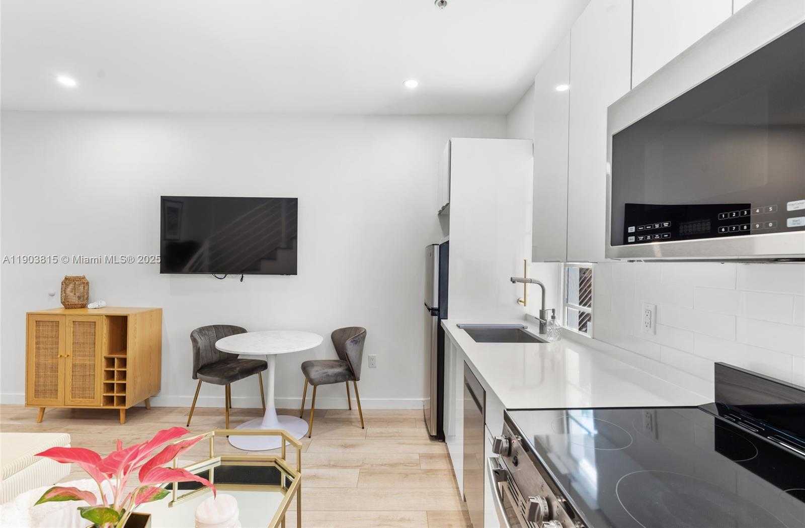 Small Image of 1610 EUCLID AVE #A110, Miami Beach Number 5