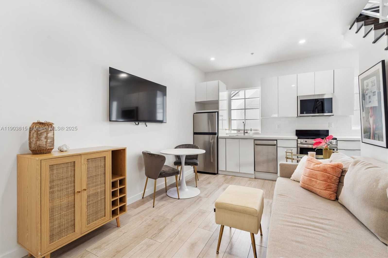 Small Image of 1610 EUCLID AVE #A110, Miami Beach Number 7