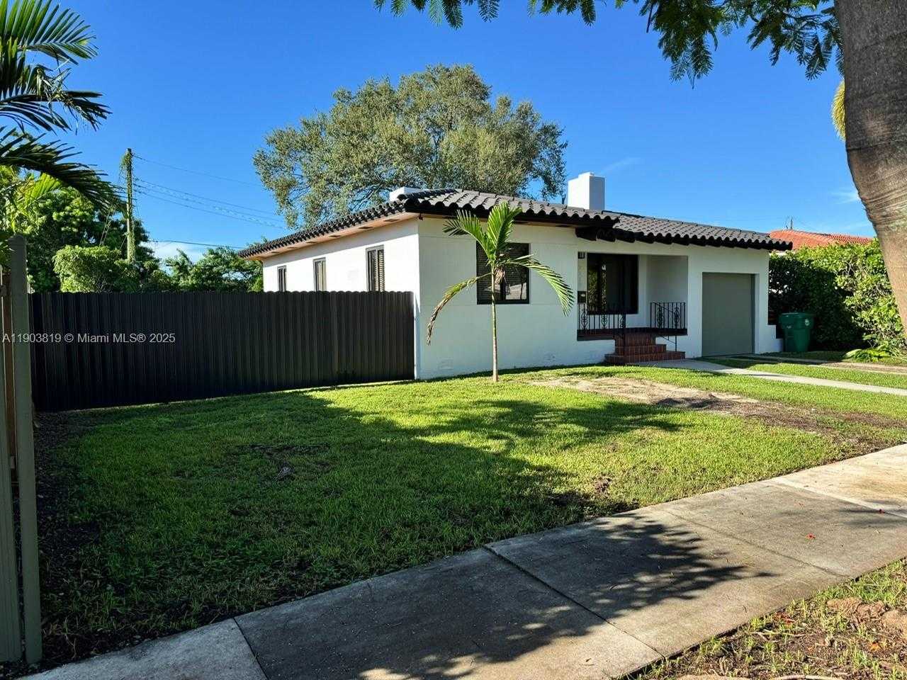 Small Image of 2210 SOUTH WEST 25TH ST, Miami Number 2