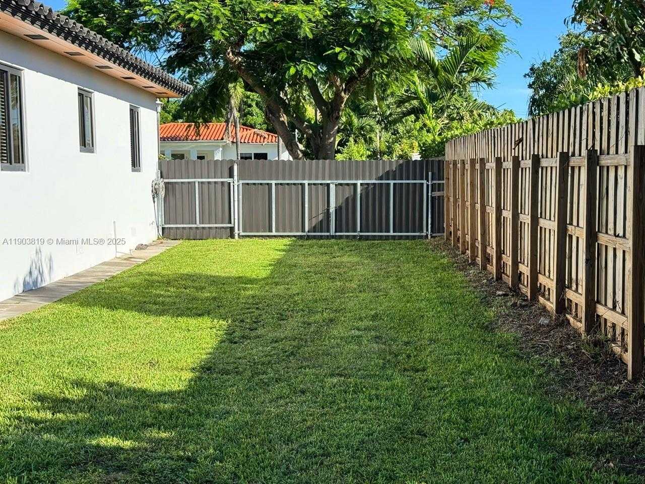 Small Image of 2210 SOUTH WEST 25TH ST, Miami Number 26