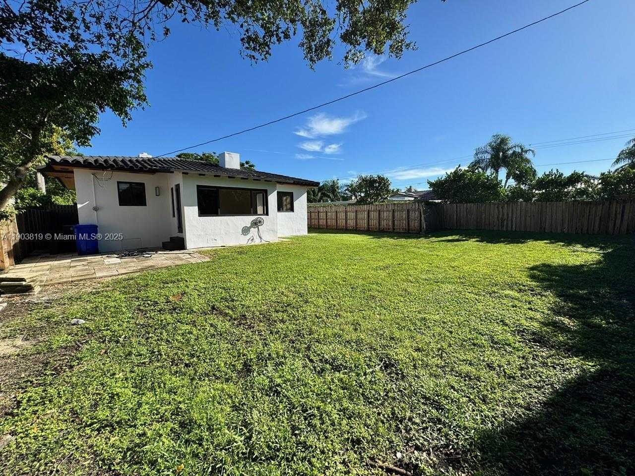 Small Image of 2210 SOUTH WEST 25TH ST, Miami Number 27