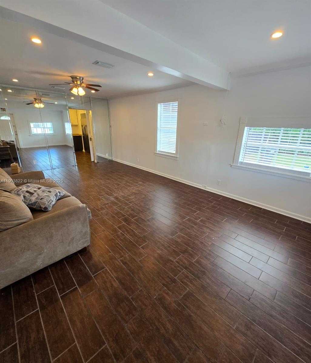 Small Image of 2420 JACKSON ST #H, Hollywood Number 12