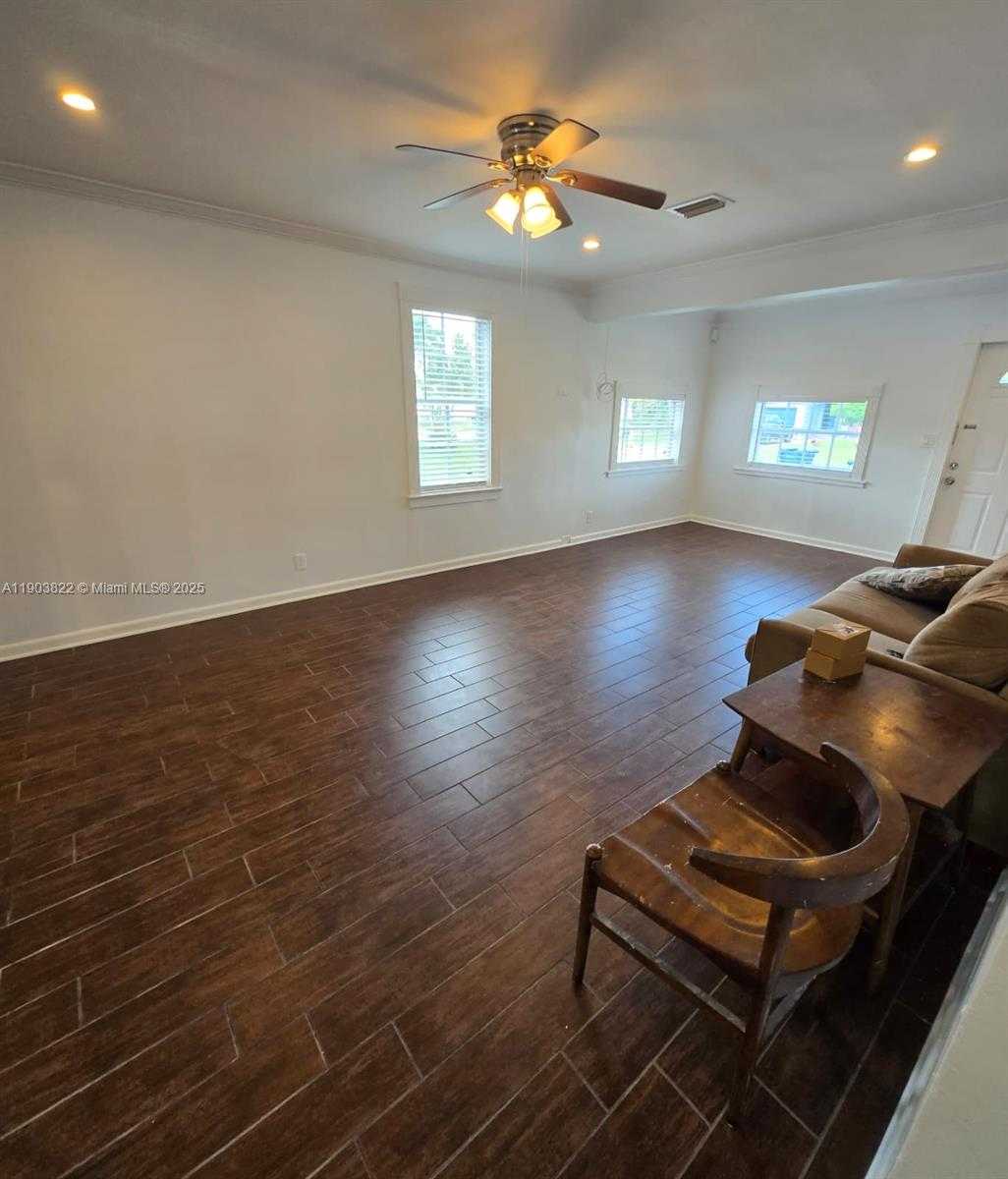 Small Image of 2420 JACKSON ST #H, Hollywood Number 13