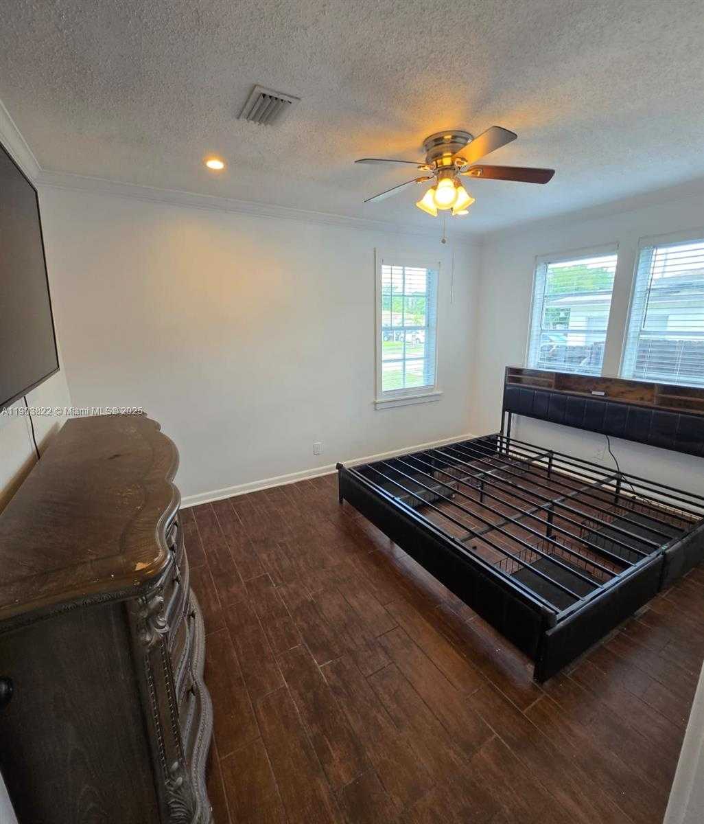 Small Image of 2420 JACKSON ST #H, Hollywood Number 17