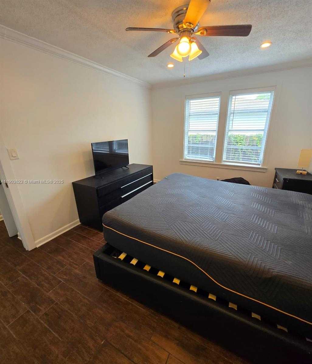 Small Image of 2420 JACKSON ST #H, Hollywood Number 19