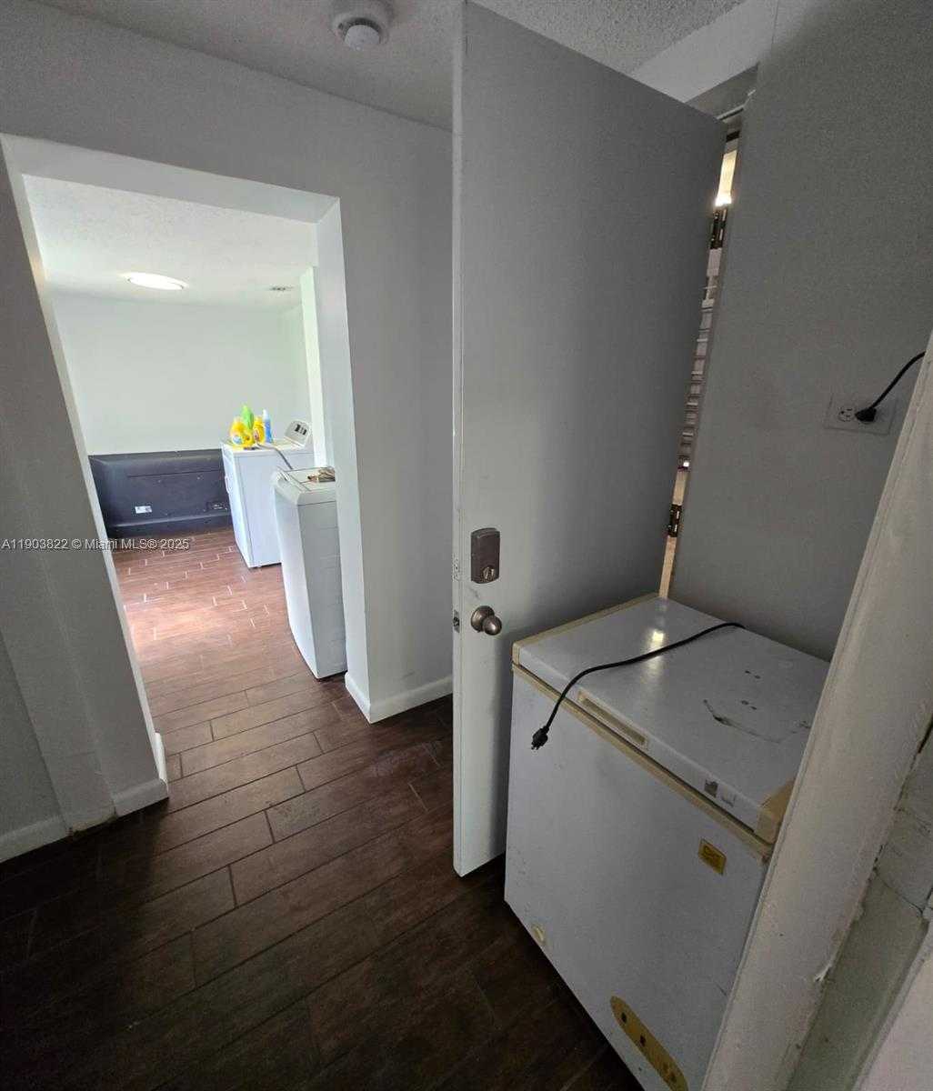 Small Image of 2420 JACKSON ST #H, Hollywood Number 21