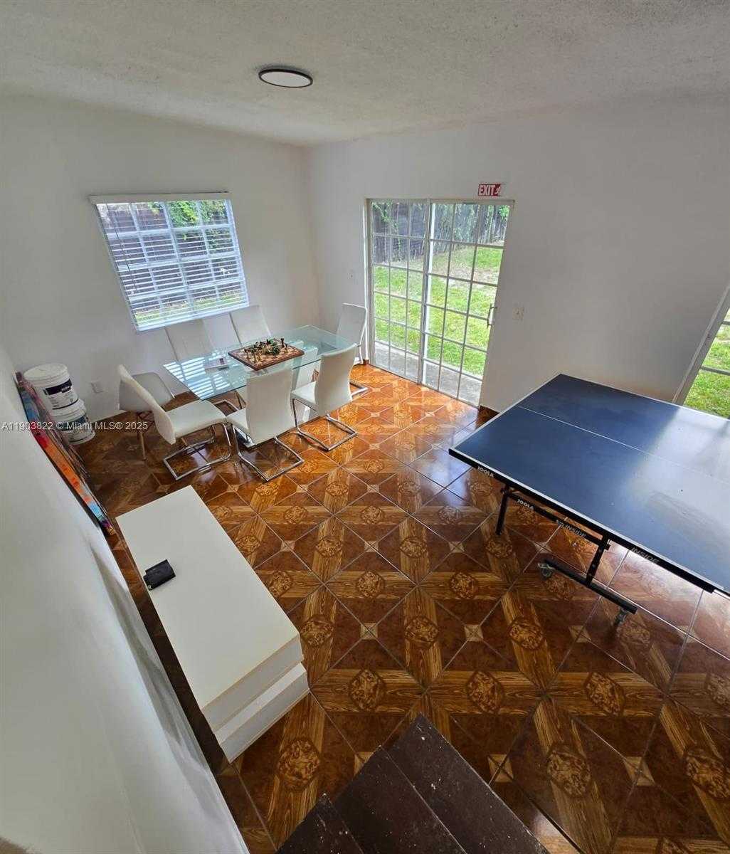 Small Image of 2420 JACKSON ST #H, Hollywood Number 23