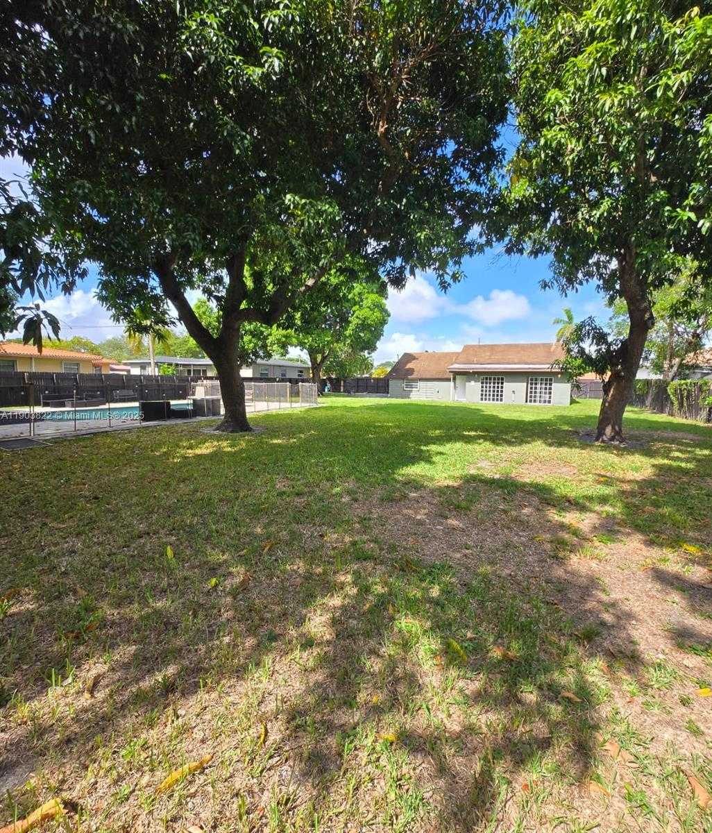 Small Image of 2420 JACKSON ST #H, Hollywood Number 3