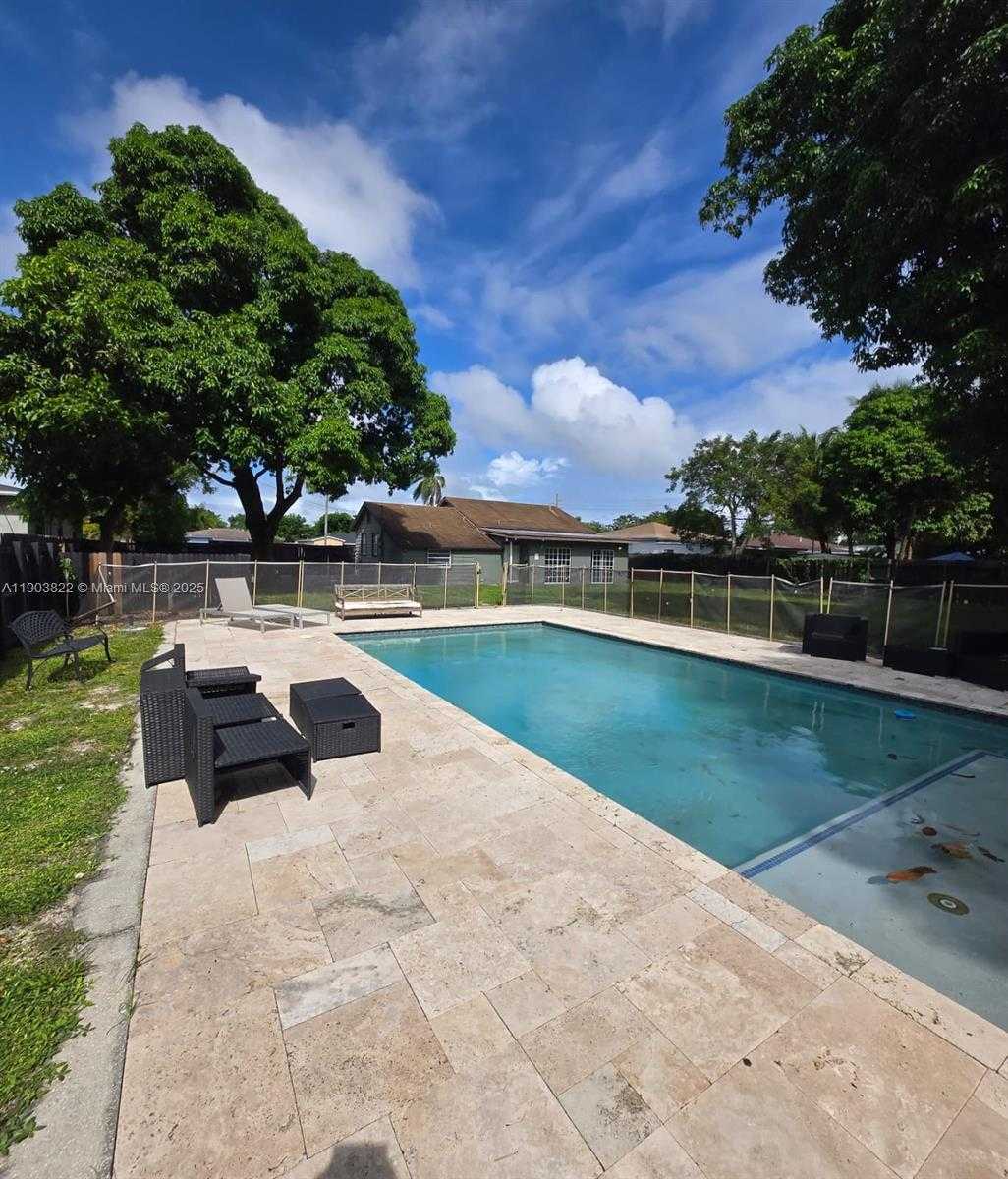 Small Image of 2420 JACKSON ST #H, Hollywood Number 6