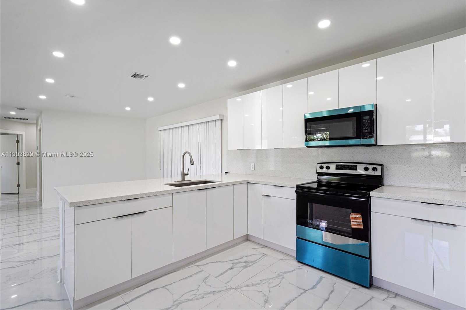 Small Image of 4670 NORTH WEST 5TH ST #4670, Plantation Number 11