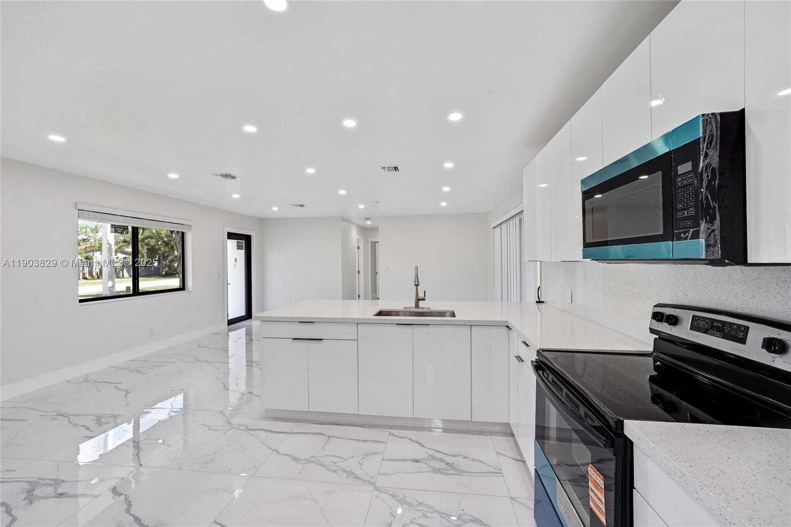 Small Image of 4670 NORTH WEST 5TH ST #4670, Plantation Number 14