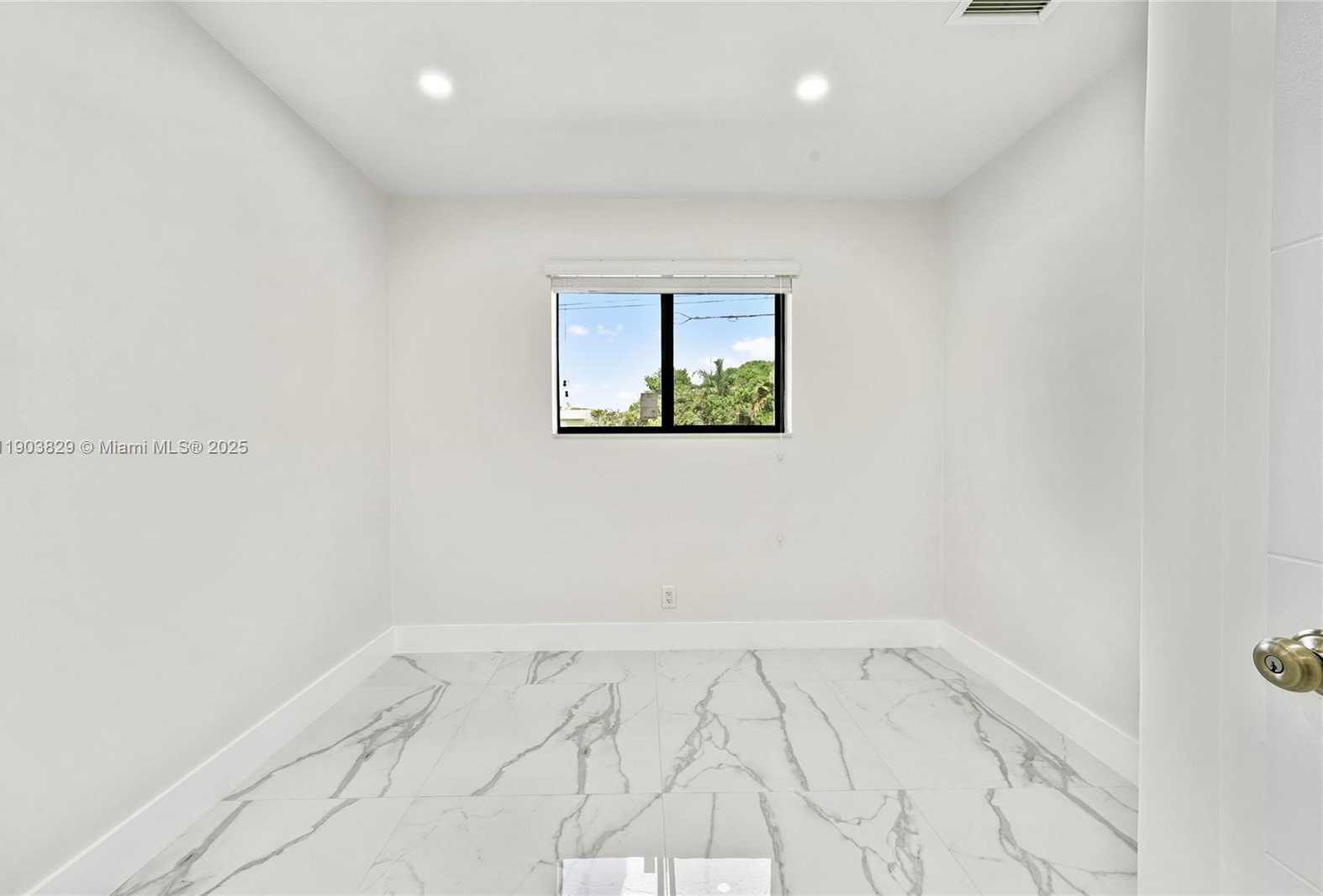 Small Image of 4670 NORTH WEST 5TH ST #4670, Plantation Number 16