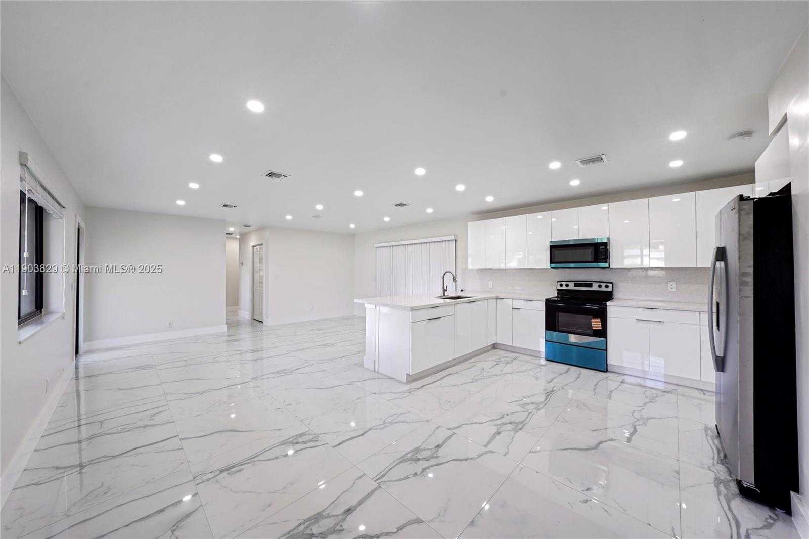 Small Image of 4670 NORTH WEST 5TH ST #4670, Plantation Number 6