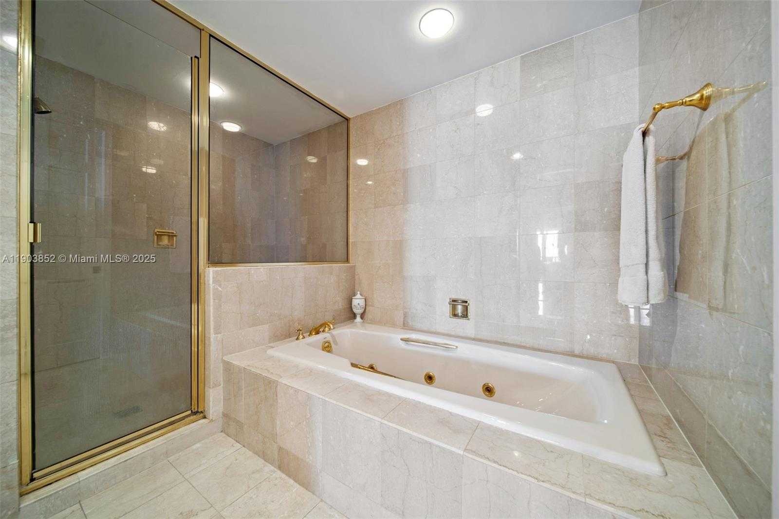 Small Image of 5235 FISHER ISLAND DR #5235, Miami Beach Number 21