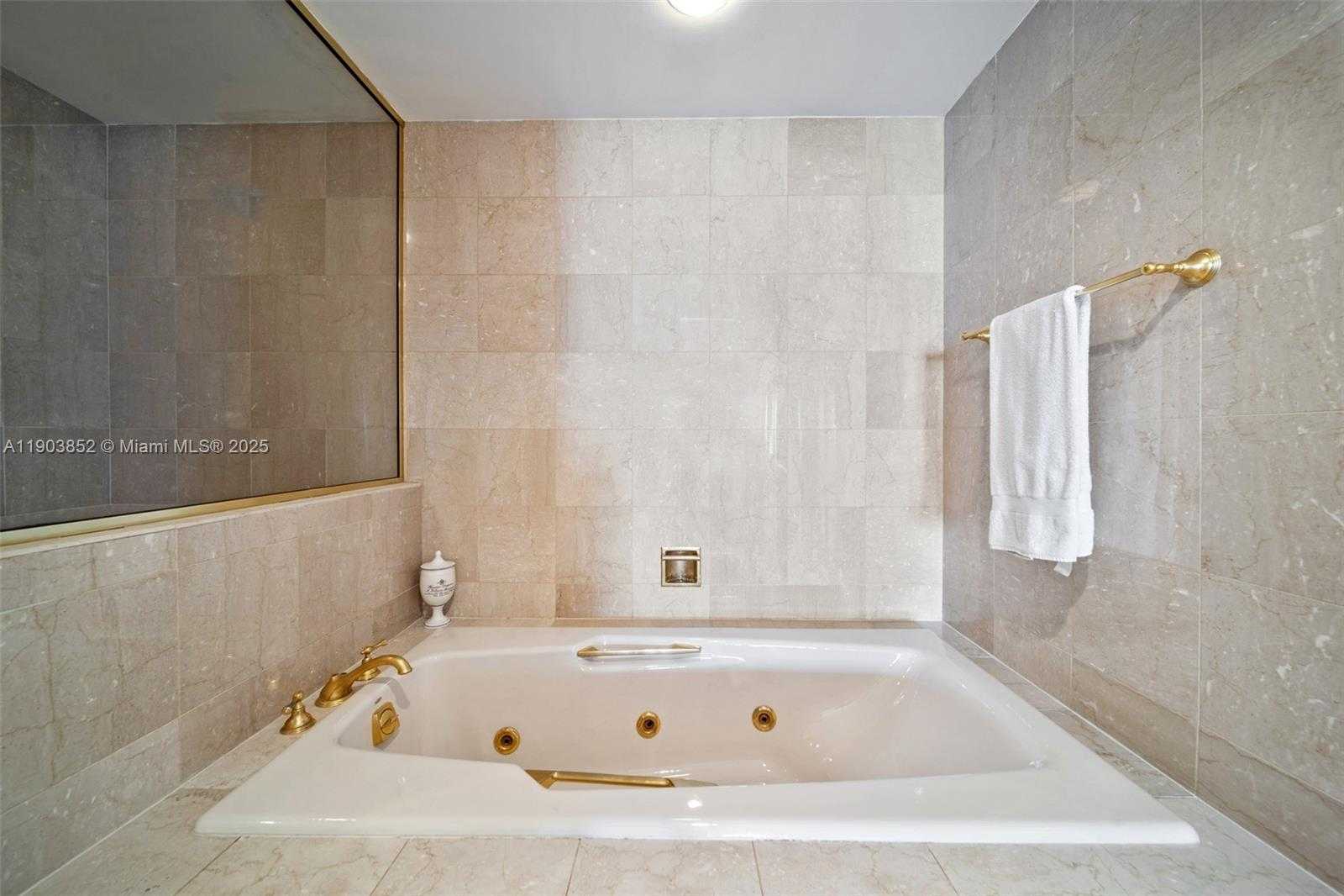 Small Image of 5235 FISHER ISLAND DR #5235, Miami Beach Number 22