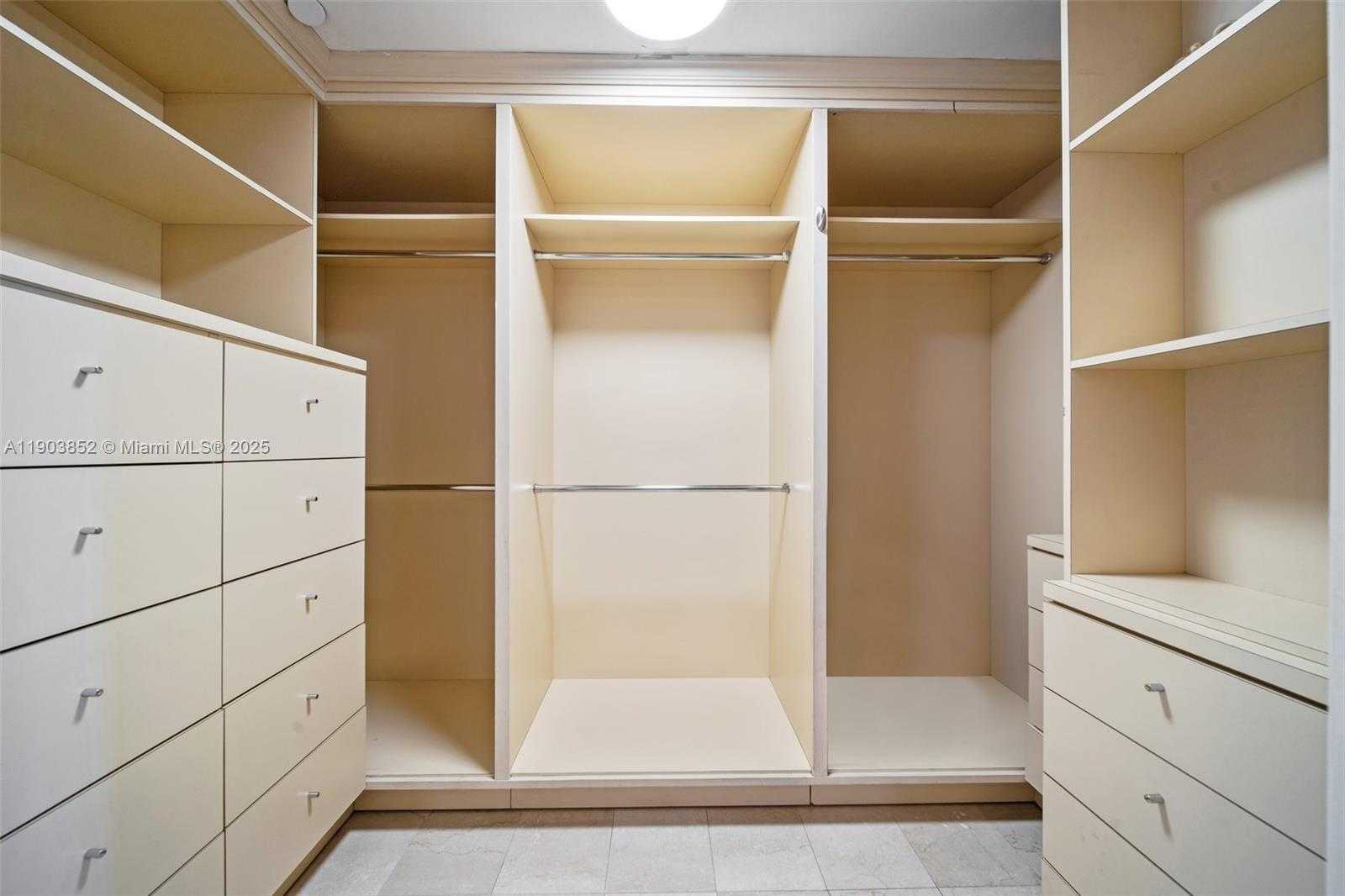 Small Image of 5235 FISHER ISLAND DR #5235, Miami Beach Number 23