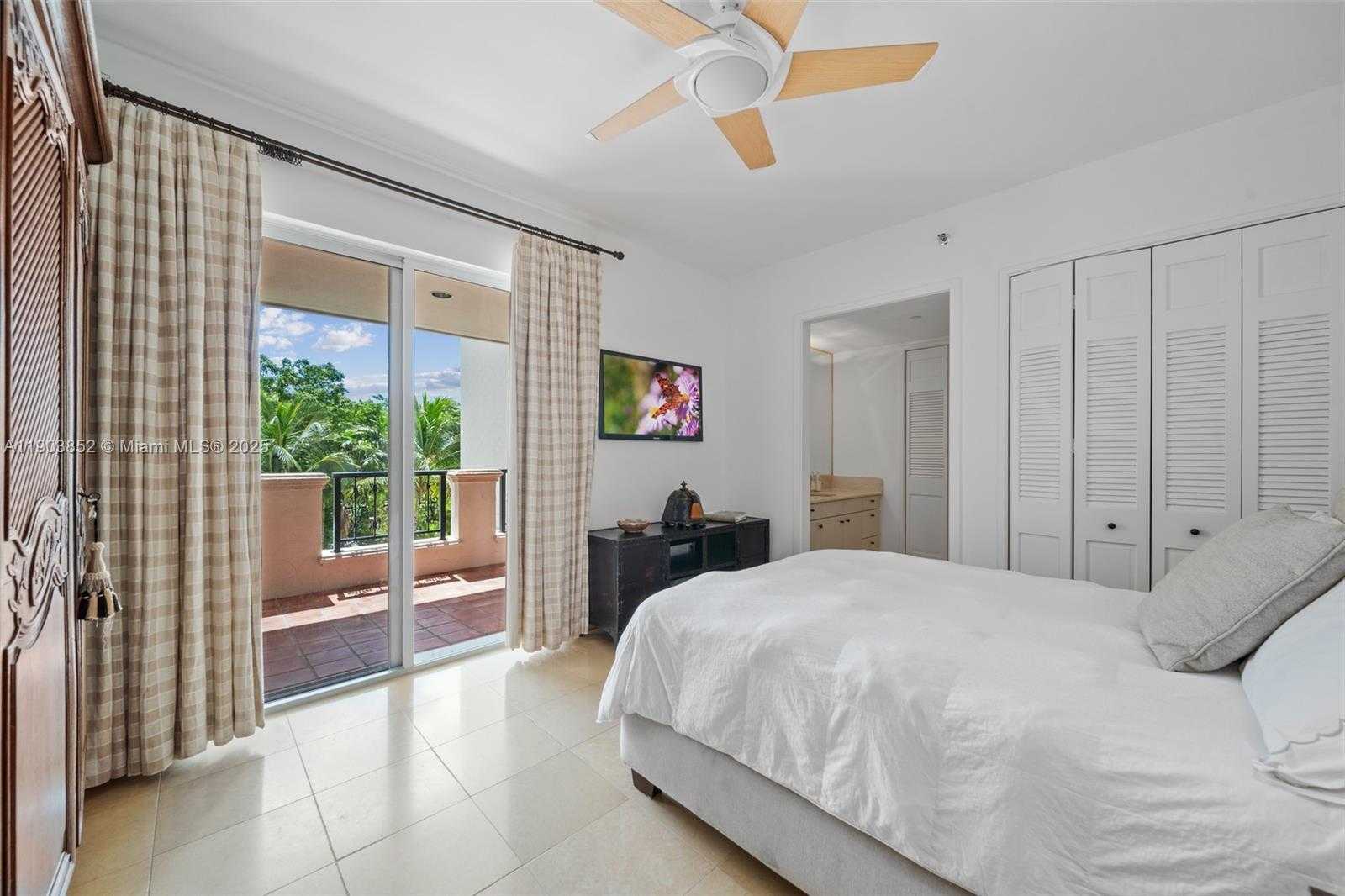 Small Image of 5235 FISHER ISLAND DR #5235, Miami Beach Number 25