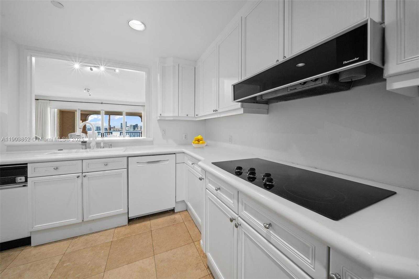 Small Image of 5235 FISHER ISLAND DR #5235, Miami Beach Number 8