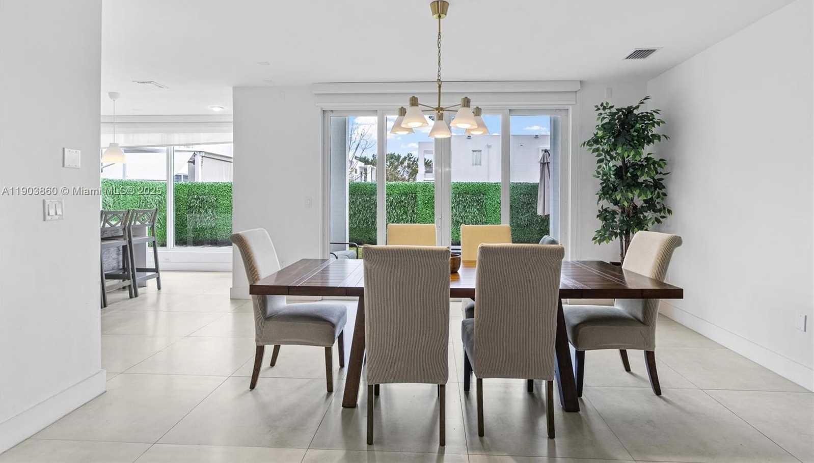 Small Image of 10330 NORTH WEST 68TH ST, Doral Number 13