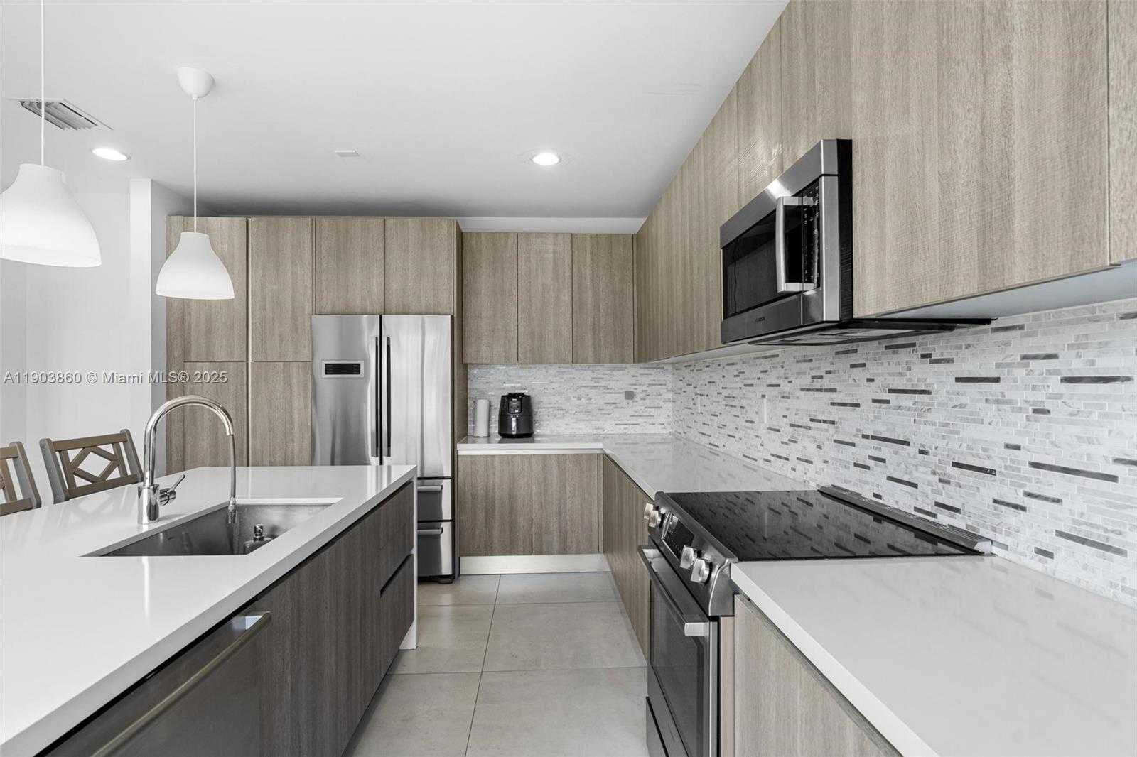 Small Image of 10330 NORTH WEST 68TH ST, Doral Number 19