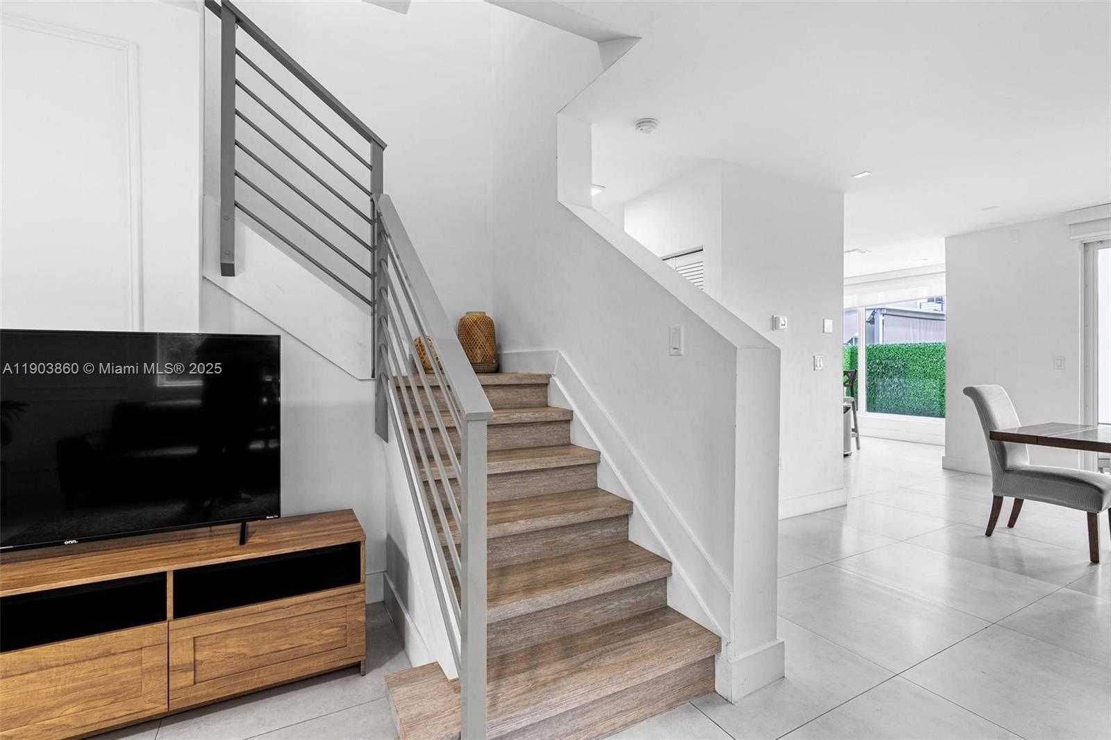 Small Image of 10330 NORTH WEST 68TH ST, Doral Number 23