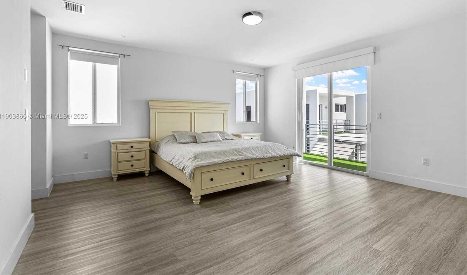 Small Image of 10330 NORTH WEST 68TH ST, Doral Number 26