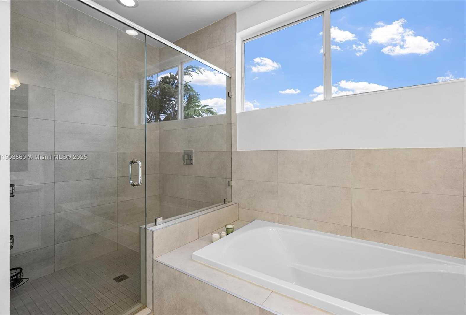 Small Image of 10330 NORTH WEST 68TH ST, Doral Number 30