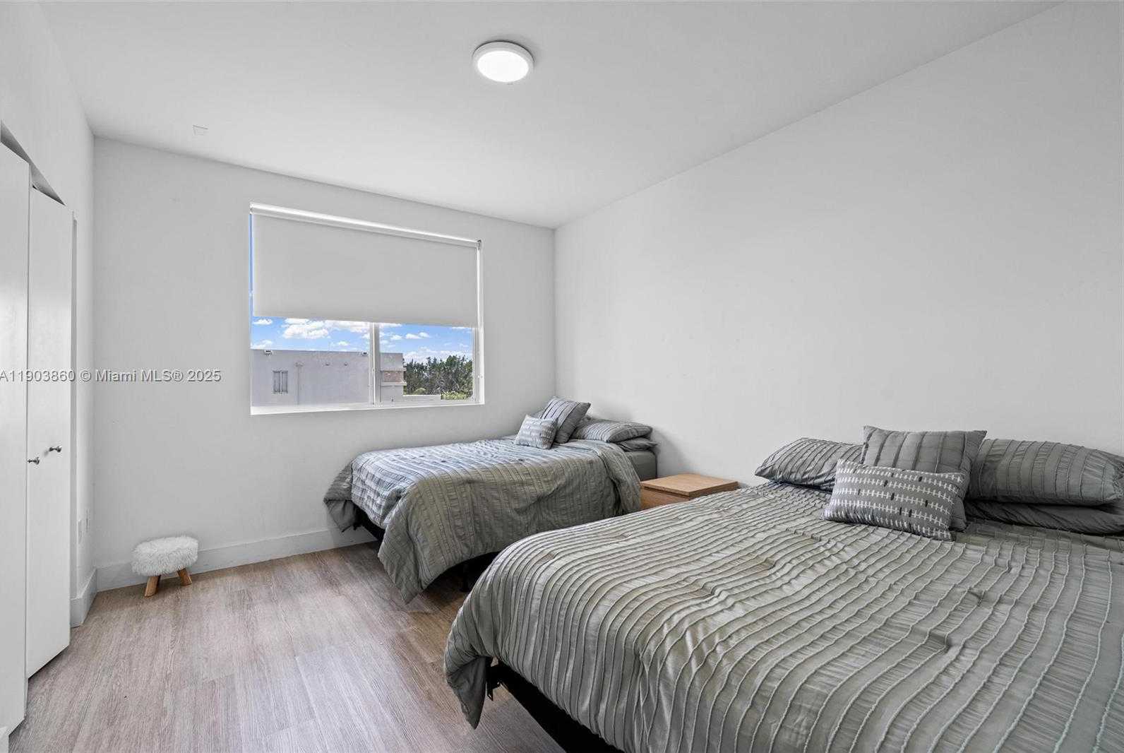 Small Image of 10330 NORTH WEST 68TH ST, Doral Number 34