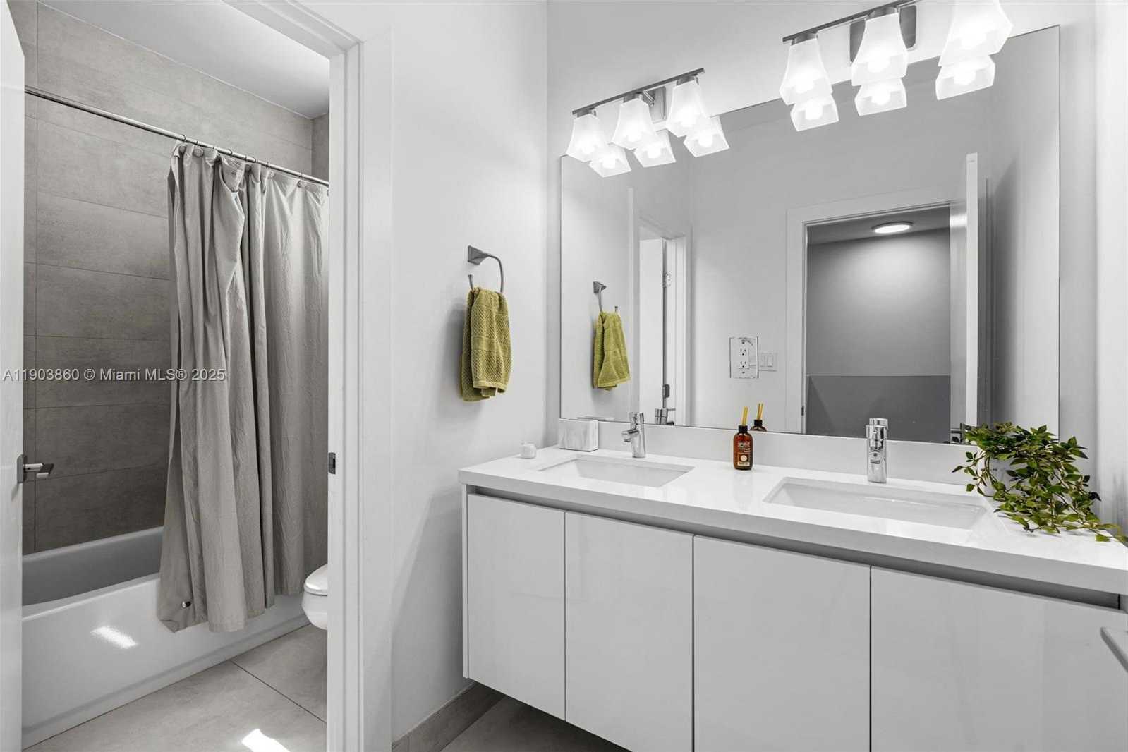 Small Image of 10330 NORTH WEST 68TH ST, Doral Number 35