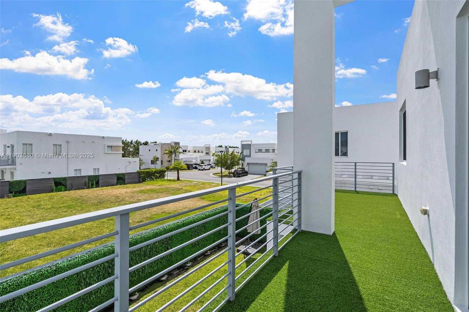 Small Image of 10330 NORTH WEST 68TH ST, Doral Number 39