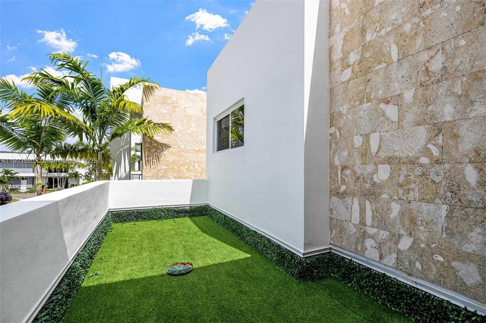 Small Image of 10330 NORTH WEST 68TH ST, Doral Number 42