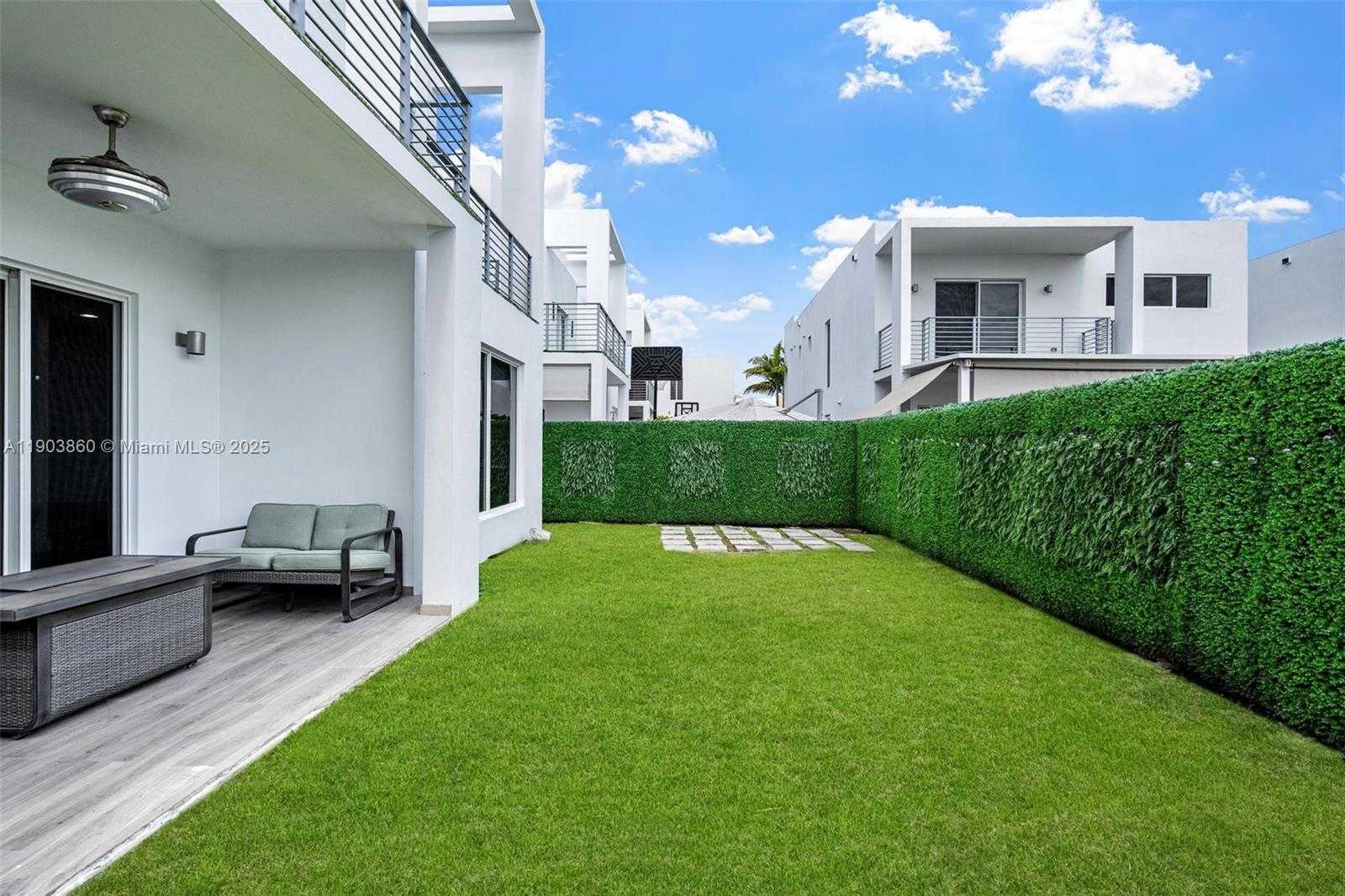 Small Image of 10330 NORTH WEST 68TH ST, Doral Number 46