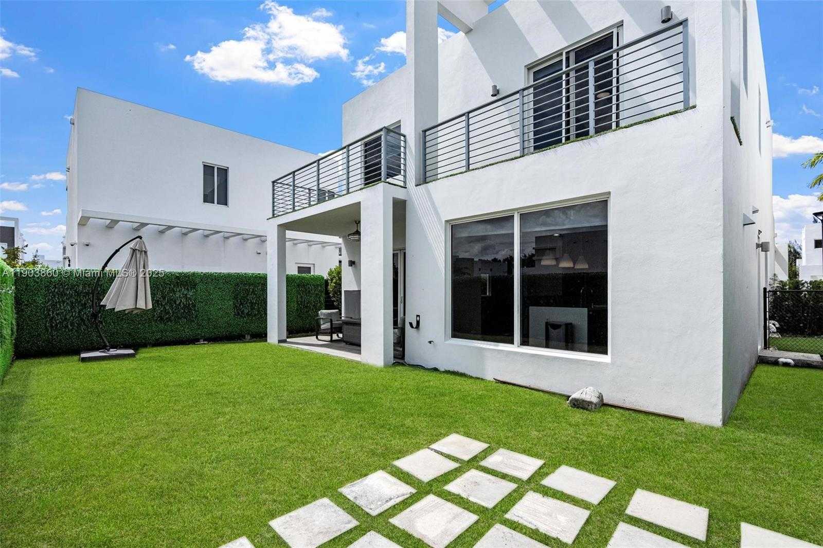 Small Image of 10330 NORTH WEST 68TH ST, Doral Number 47