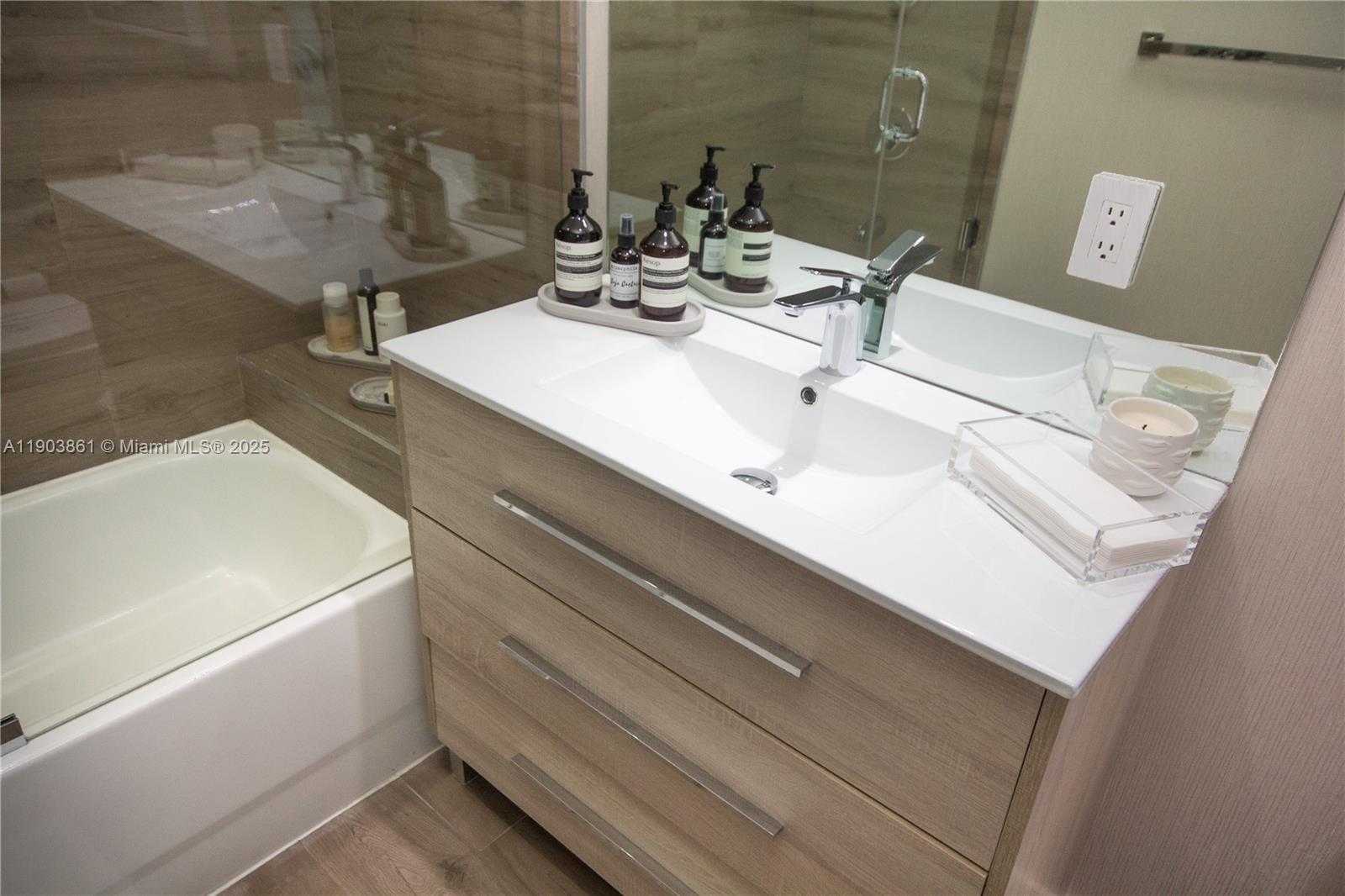 Small Image of 92 SOUTH WEST 3RD ST #1711, Miami Number 24