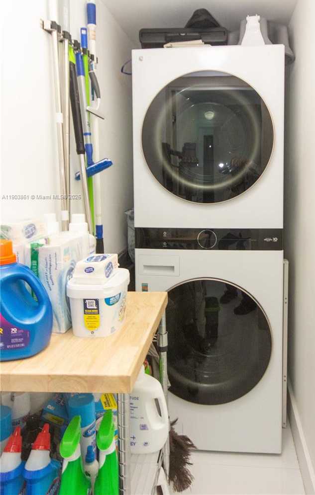 Small Image of 92 SOUTH WEST 3RD ST #1711, Miami Number 29