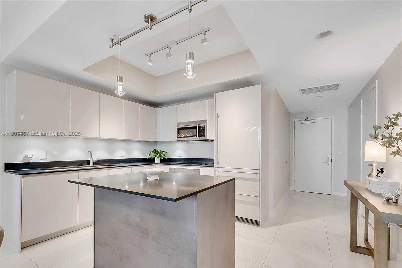 Small Image of 1010 BRICKELL AVE #4309, Miami Number 8