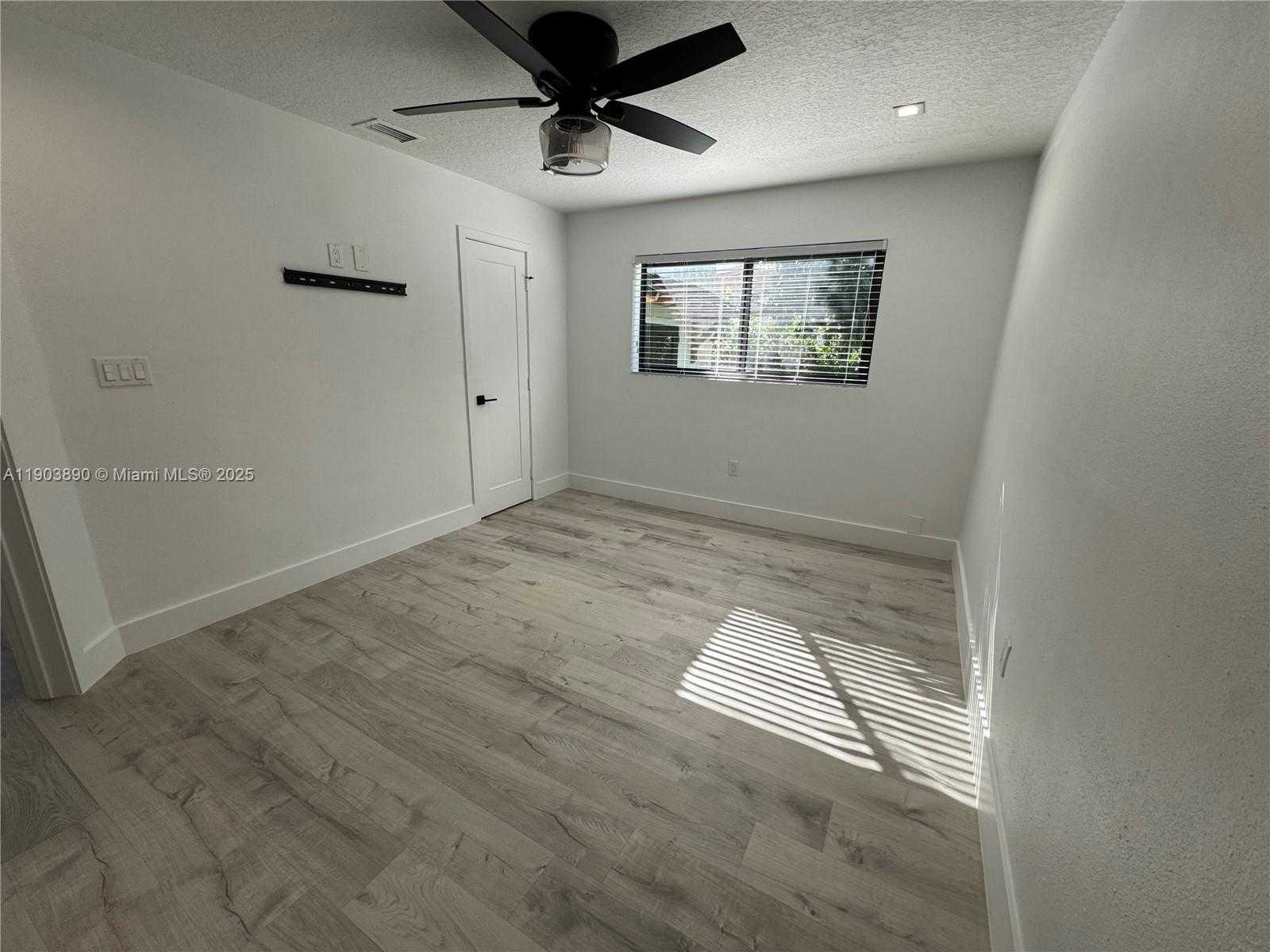 Small Image of 7030 SOUTH WEST 87TH CT, Miami Number 12
