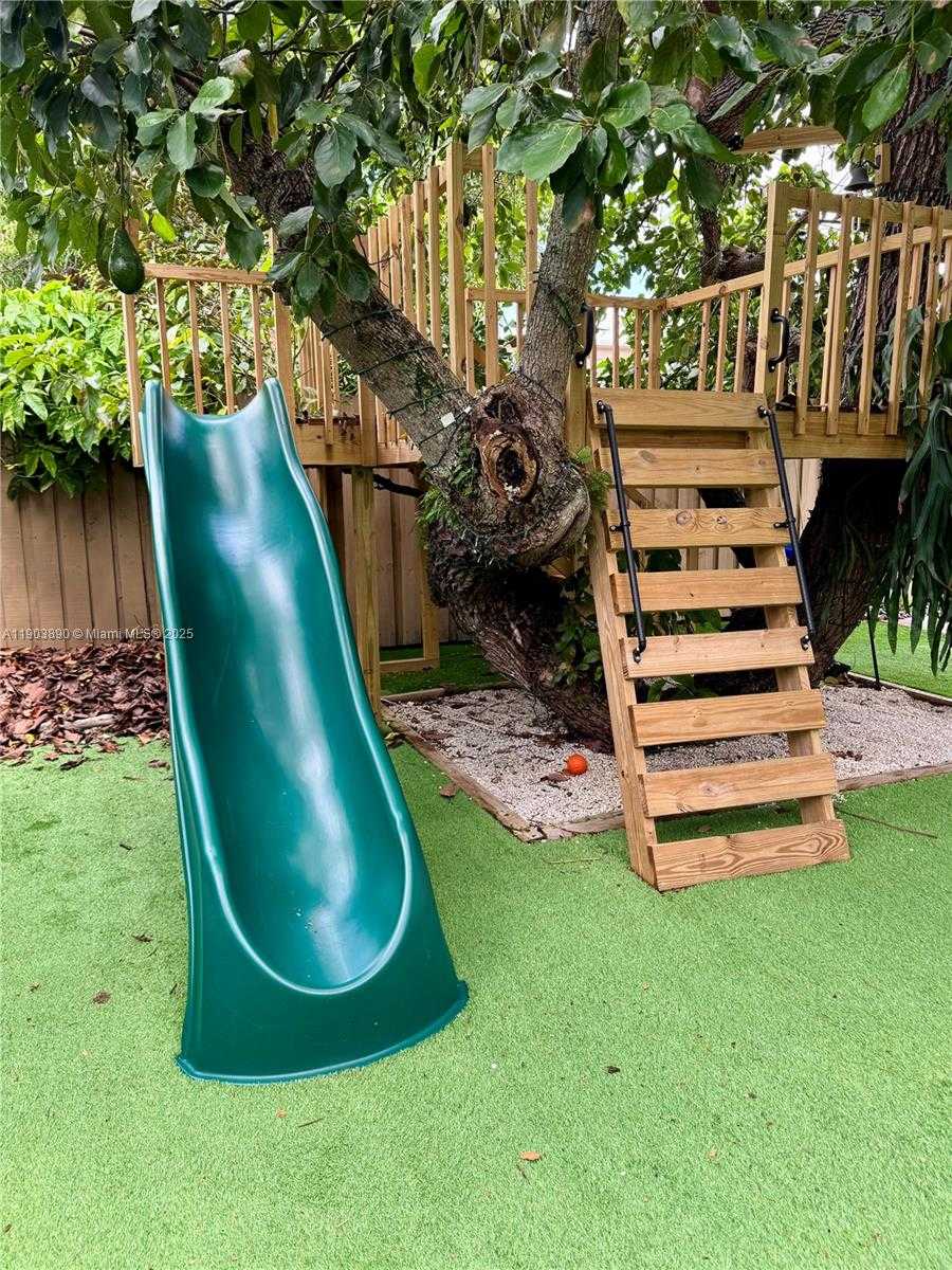 Small Image of 7030 SOUTH WEST 87TH CT, Miami Number 2