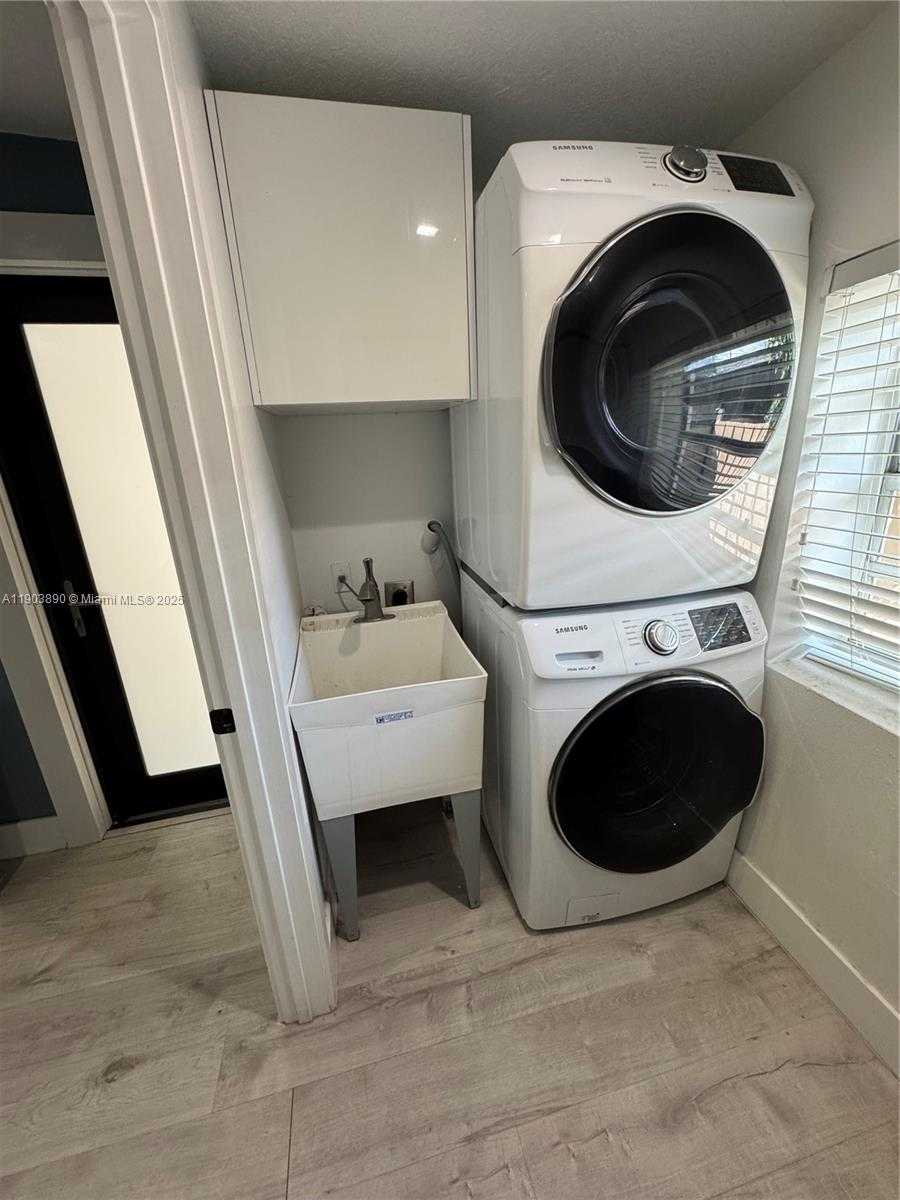 Small Image of 7030 SOUTH WEST 87TH CT, Miami Number 4