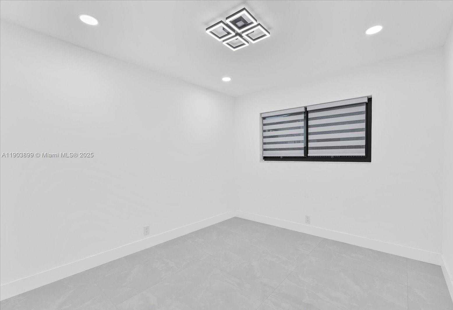 Small Image of 19511 NORTH EAST 18TH PL, Miami Number 14