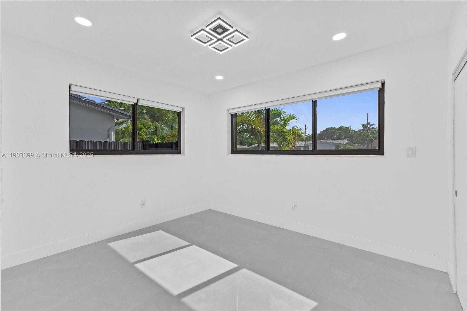 Small Image of 19511 NORTH EAST 18TH PL, Miami Number 17