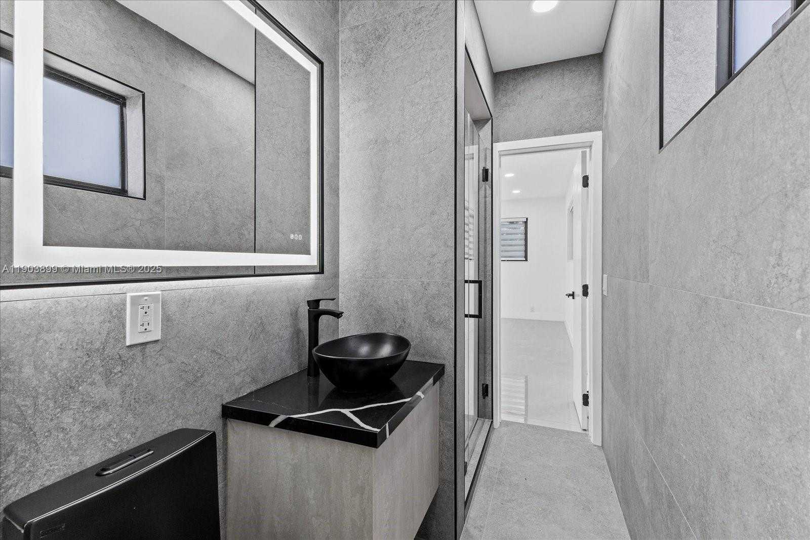 Small Image of 19511 NORTH EAST 18TH PL, Miami Number 23