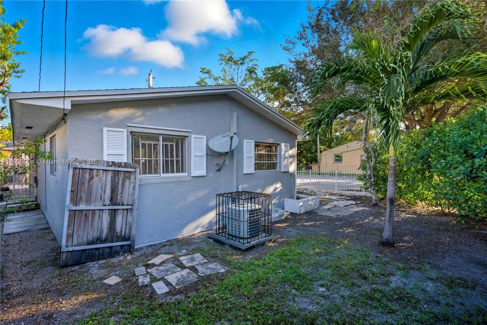 Small Image of 901 NORTH WEST 55TH ST #901, Miami Number 12