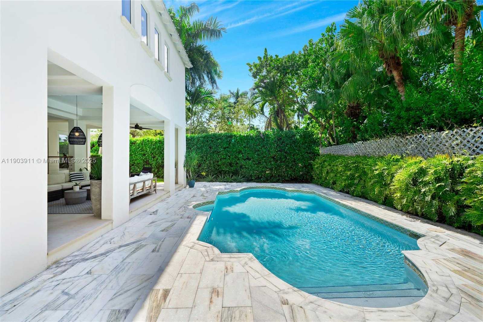 Small Image of 1281 SOUTH VENETIAN WAY, Miami Number 12