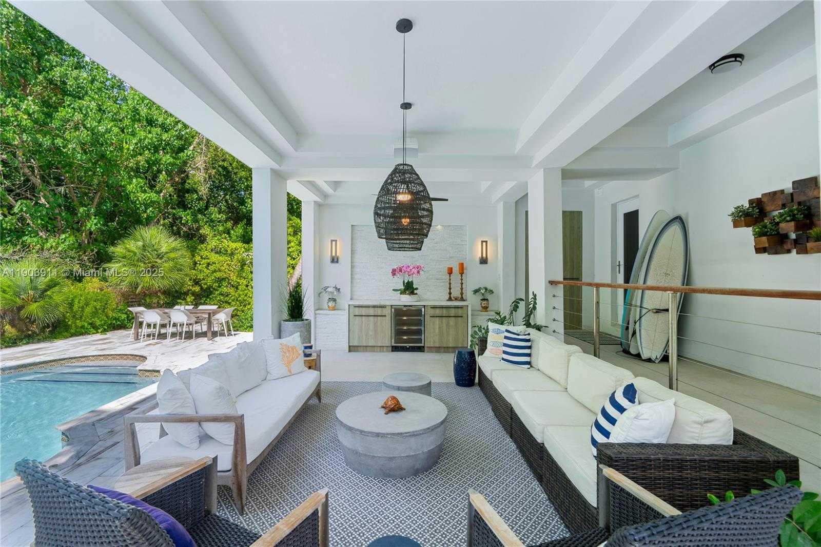 Small Image of 1281 SOUTH VENETIAN WAY, Miami Number 13